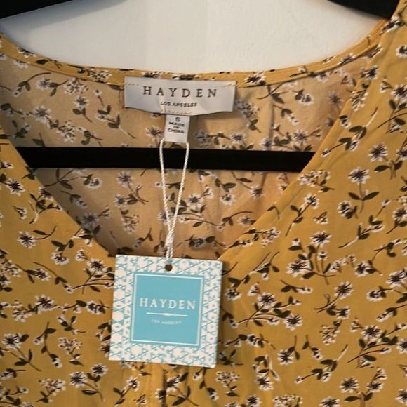 Floral Print Buttoned Dress - Picture 3 of 9